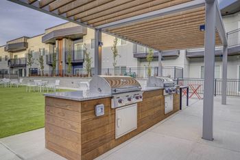 Elevated amenity deck w/ lounge seating & bbq area